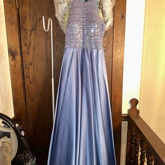 Elegant Blue Sequin Gown - Picture 1 of 3
